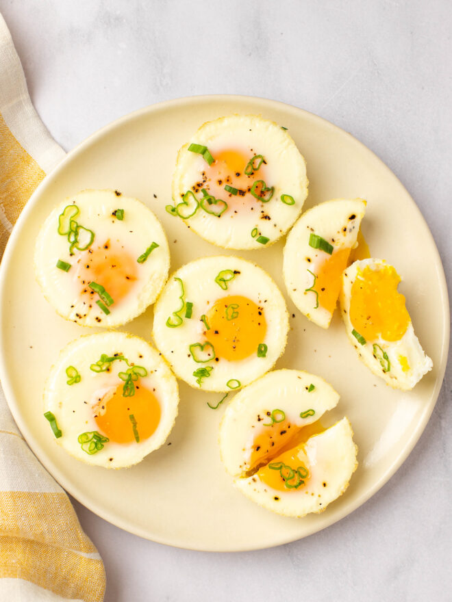 OVEN BAKED EGGS: HOW TO BAKE EGGS IN A MUFFIN TIN