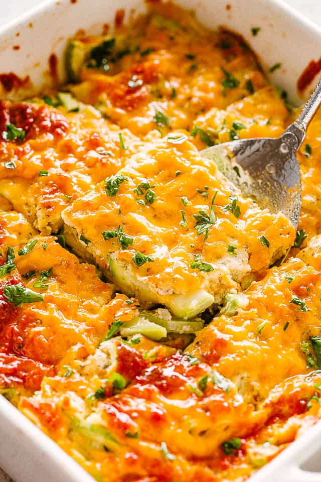 ZUCCHINI CASSEROLE (EASY & CHEESY!)