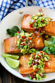 Keto salmon-filled avocados : Saturday-lunch