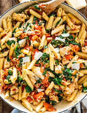 Tomato Spinach Chicken Pasta