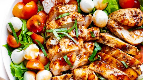 CHICKEN CAPRESE SALAD RECIPE (20-MIN MEAL!)